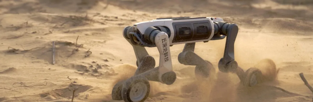 사막을 주행하는 DEEP Robotics LYNX M20(바퀴-다리형)